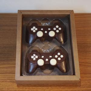 Caixa com 2 Controles Gamers de Chocolate