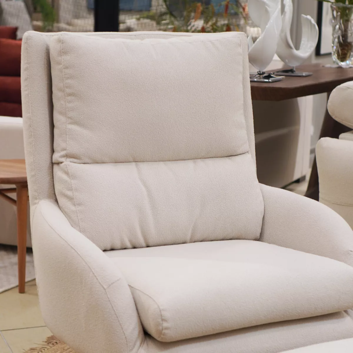 Poltrona Carmen Giratória com Puff